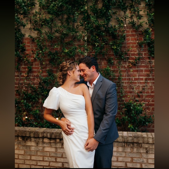 ASTR the label one shoulder puff sleeve midi dress - Picture 3 of 3